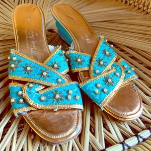 Vintage 1960s blue and Gold small heel shoes sz 6